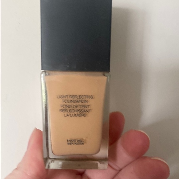 NARS Radiant Cream Foundation - Salzburg has been used once, not my shade - Picture 3 of 3